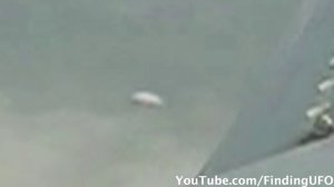 НЛО над Австралией: вблизи авиалайнера пролетает летающая тарелка