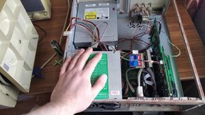 Ископаемый 80386-й ретро-компьютер в ржавом корпусе