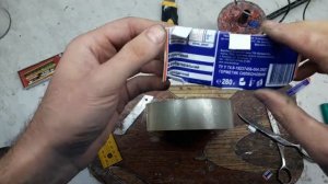 как можно сделать диспенсер для скоча своими руками