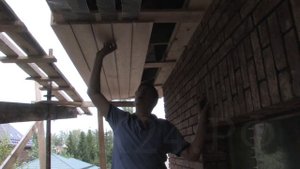 Монтаж гибкой черепицы. Подшивка вагонкой свесов кровли. Роль свеса в конфигурации крыши.