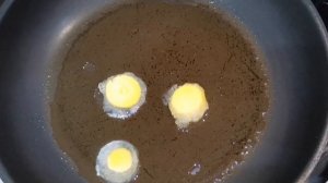 Как приготовить из ОДНОГО яйца ЧЕТЫРЕ яичницы? How to cook FOUR scrambled eggs with ONE egg?