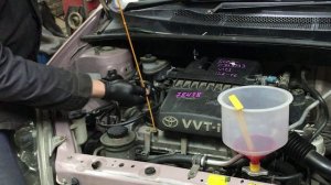 Установка контрактного двигателя Тойота Витс. Installation of the Toyota Vits contract engine.