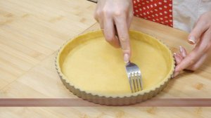 Песочный пирог с голубикой и сметанной заливкой