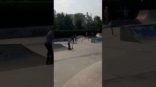 Скейт парк у дворца Молодежи смотреть онлайн