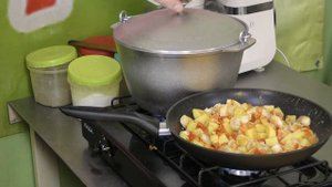Как приготовить вкусную уху из красной рыбы с креветками, Быстро и вкусно