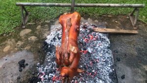 СОВЕТСКИЙ НА ФИЛИПИНЫ КАК НА ФИЛИПИНЫ ЖАРЯТ НА ОГНЕ ЦЕЛУЮ СВИНЬЮ