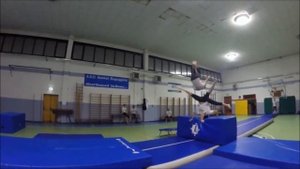 Прыжки на акробатической дорожке