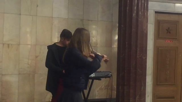 БРАВО! ПРОСТО В ПЕРЕХОДЕ МЕТРО ! смотреть онлайн