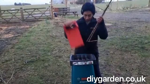? Bosch AXT Rapid 2200 Garden Shredder Review 2022 ? The UK's Best Garden Shredder For Home Use ? смотреть онлайн