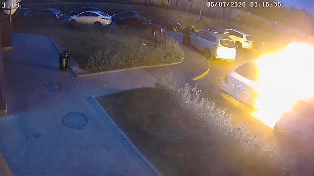 Поджигает машину кто? смотреть онлайн