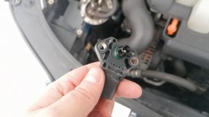 Диагностика и замена датчика давления турбонаддува на VW Touran 1.9TDI 2008 года