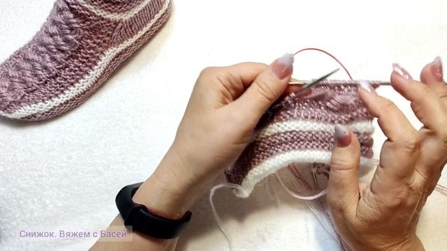 ?Новые следки- новый узор! МК⏩ На двух спицах без шва на подошве ? смотреть онлайн