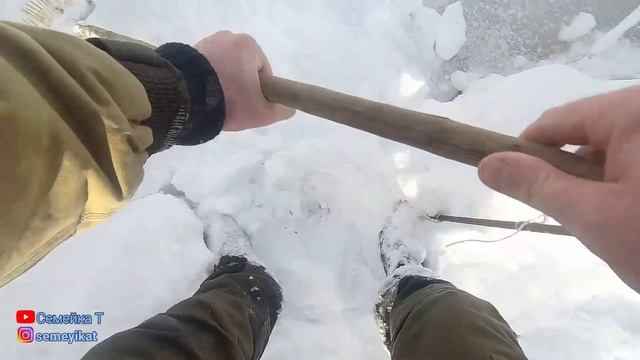Пруд на даче зимой. Зимний пруд на участке. Работа на своём пруду зимой для успешной зимовки рыбы.