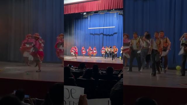 Jóvenes de Escuela Superior de Arte Pública Ignacio Merino bailan en Examen Final de Talleres 2023