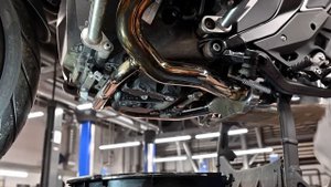 BMW R 1300 GS Oil change in the engine