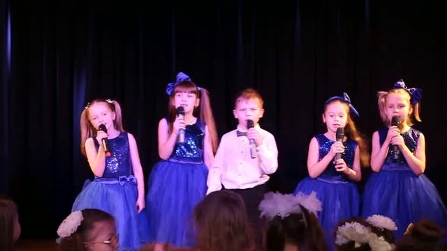 Песня "Ласточка" - На её пути горы и моря, Ты лети, лети, ласточка моя. 03.03.2019 смотреть онлайн