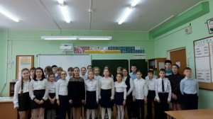 4 «В» класс исполняет песню «Мама одно есть слово на планете». Слова и музыка Анны Петряшевой.