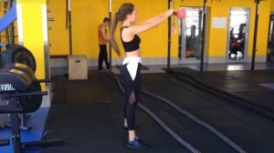 Приседания с махом гири