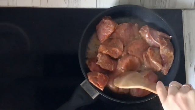 КАК ПРИГОТОВИТЬ ТОМЛЕНОЕ МЯСО ГОВЯДИНЫ В ДУХОВКЕ? Сочное, мягкое, вкусное тушеное мясо на ужин смотреть онлайн