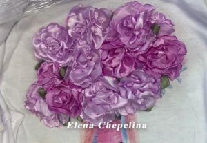 Как украсить футболку цветами из  атласных лент своими руками.