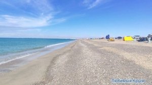 авто кемпинг на подъезде к Евпатории. Люди отдыхают "дикарями". Крым, сентябрь 2022. У трассы