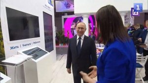 Путин осмотрел стенд Севастополя на выставке «Россия» на ВДНХ