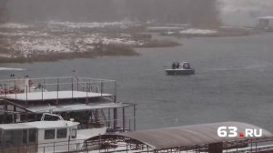 Самолет падает в реку