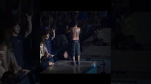 Limp Bizkit - Behind Blue Eyes Live