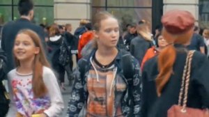 ПРАНК   РЕАКЦИЯ ЛЮДЕЙ НА МОМО   РОЗЫГРЫШ НАД ДЕВУШКОЙ