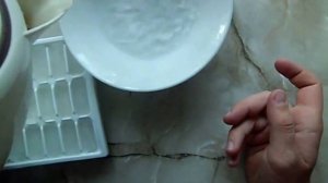 Как быстро достать кубики льда из формы