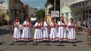 Гапка - народний ансамбль української пісні "Калина", керівник - К. Макаренко
