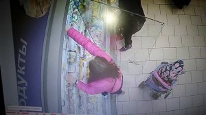 Украла продукты в магазине магнит