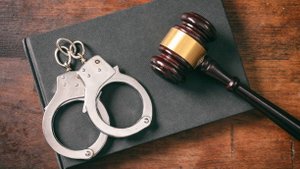 Любовь зла, убил палкой, поймали коррупционера