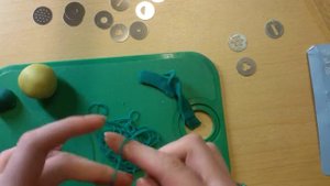 Видео-обзор железного экструдера для работы с мастикой и полимерной глиной