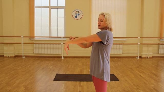 Занятие йогой для проекта "Активное долголетие" смотреть онлайн