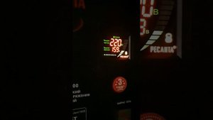 Работа стабилизатора напряжения Ресанта 13500, при включении нагрузки, проведение напряжения в сети