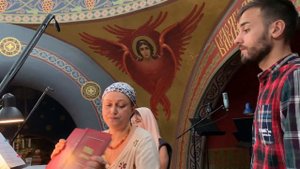 Стихиры на «Хвалитех» гл 4 и гл 6; великое славословие распето на 6 глас; тропарь Праздника Троицы.