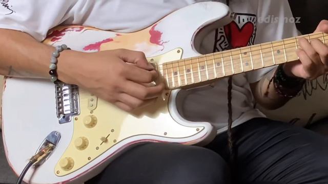 Peavey Predator 1994 USA Made with Alnico V pickups played through a Fender Blues Jr. Part Two. смотреть онлайн