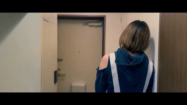 黄色いガーベラ Yellow Gerbera − 暖かい植物 смотреть онлайн