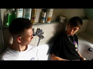 Отмываем деньги с подельниками на хате у кента