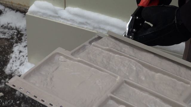 Можно ли монтировать сайдинг в мороз? Небольшой краш-тест смотреть онлайн