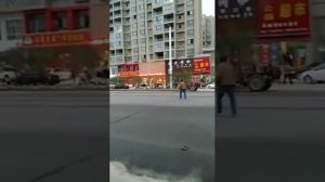 Китайский трактор убегает