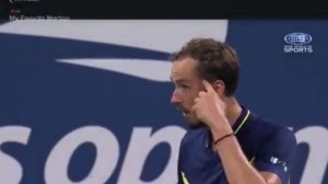 ⚡⚡⚡Российский теннисист Даниил Медведев заткнул американку во время матча US Open в Нью-Йорке.