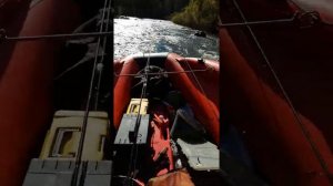 Лодка Аляска тонна, мотор Ямаха 30 на водомёте. Приток реки Кия.