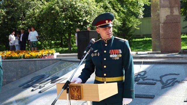 В СКВЕРЕ ПОБЕДЫ ТОРЖЕСТВЕННО ВРУЧИЛИ БОЕВОЕ ЗНАМЯ