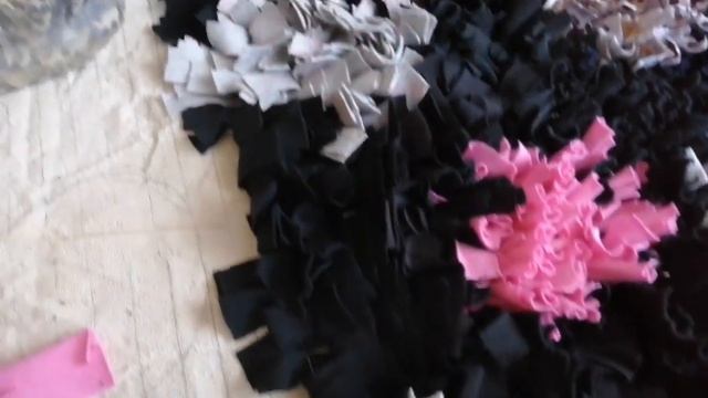 Пушистый коврик из полосок ткани. Трикотаж пускаем в дело. смотреть онлайн