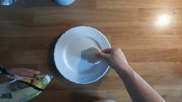 Готовлю овощные котлеты из магазина.