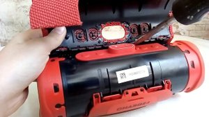Как снять защитный кожух с JBL Charge 4 GG