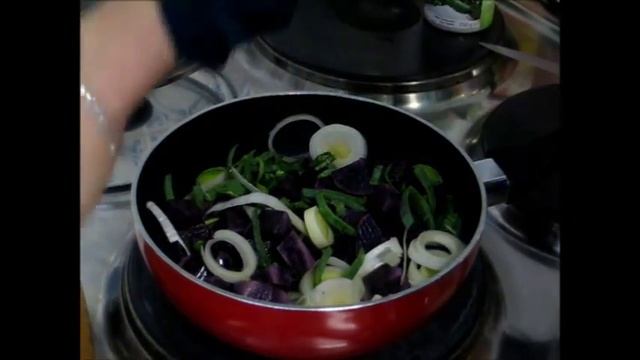 Тушеный фиолетовый картофель смотреть онлайн