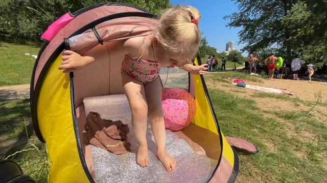 Кира на пляже в Москве район Строгино смотреть онлайн